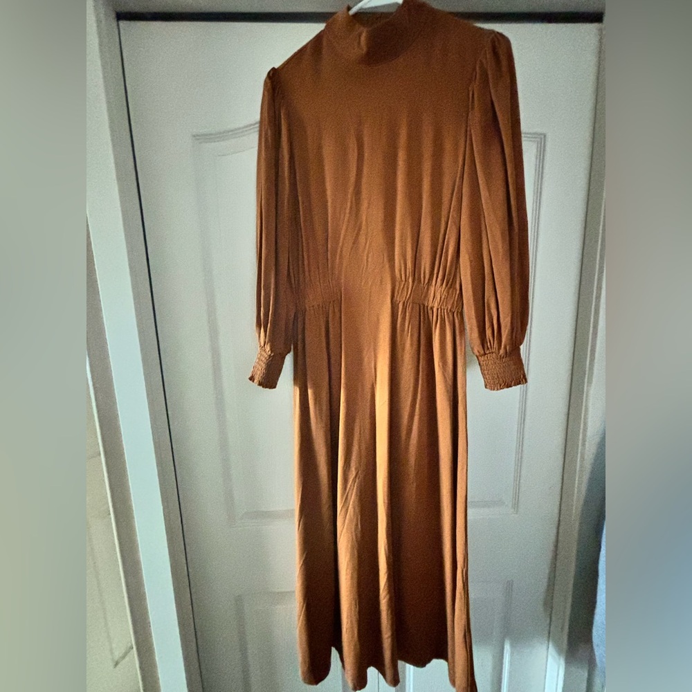 Gorgeous minimum brand long sleeve dress